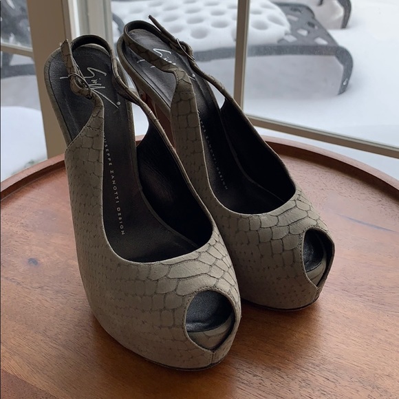 Giuseppe Zanotti Grey Peeptoe Slingback heels - Picture 2 of 7